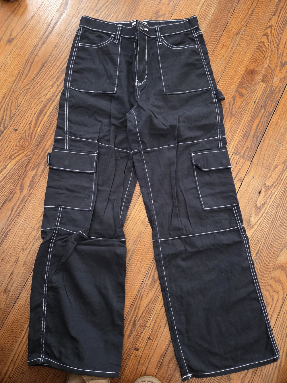 Juniors Black Contrast-Stitch Cargo Pants